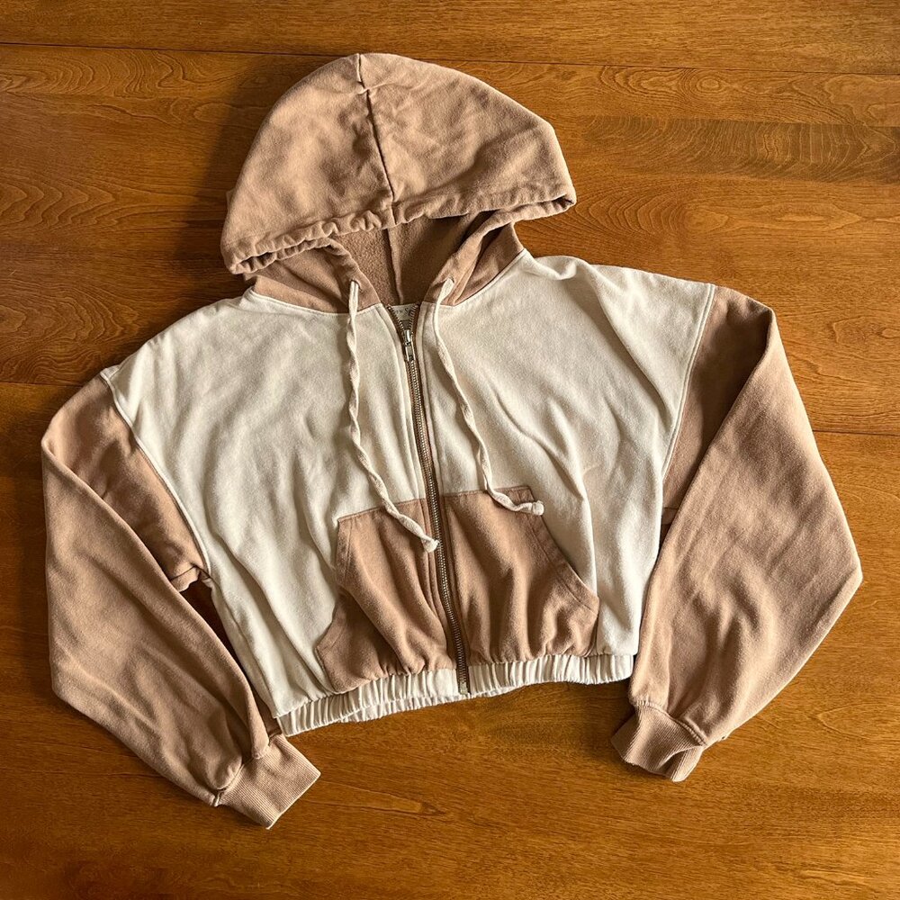 Live to be Spoiled caramel and cream crop hoodie L